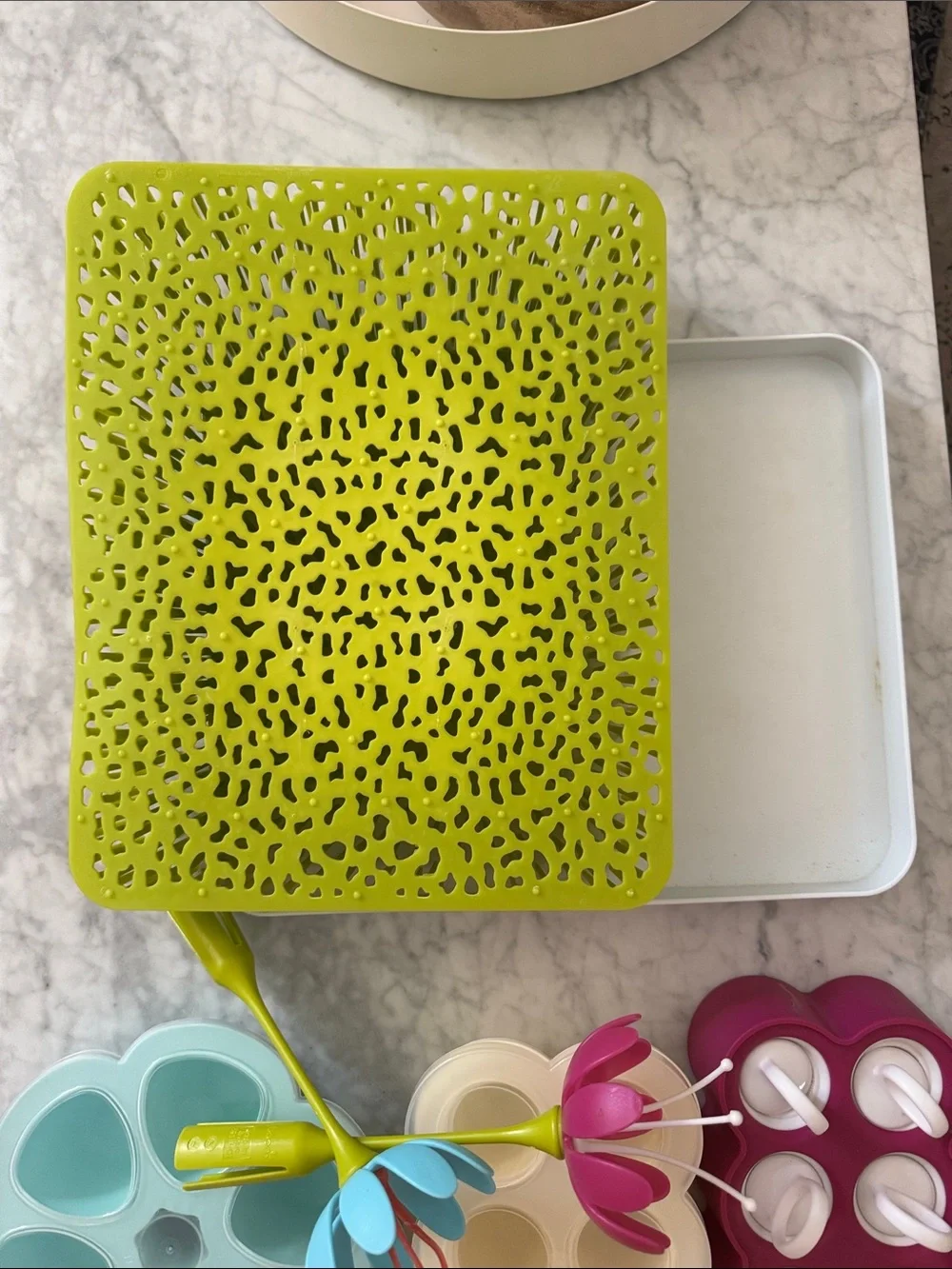 Boon Green Grass Drying Rack+ Flower Bottle Holders + Colorful Silicone Molds (3
